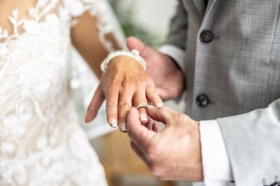 Nergens in Zeeland is trouwen op vrijdag zo goedkoop als op Tholen