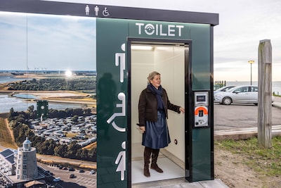 Vijf kilometer toiletpapier en 5.000 wc-bezoekers: zelfreinigend toilet is een succes
