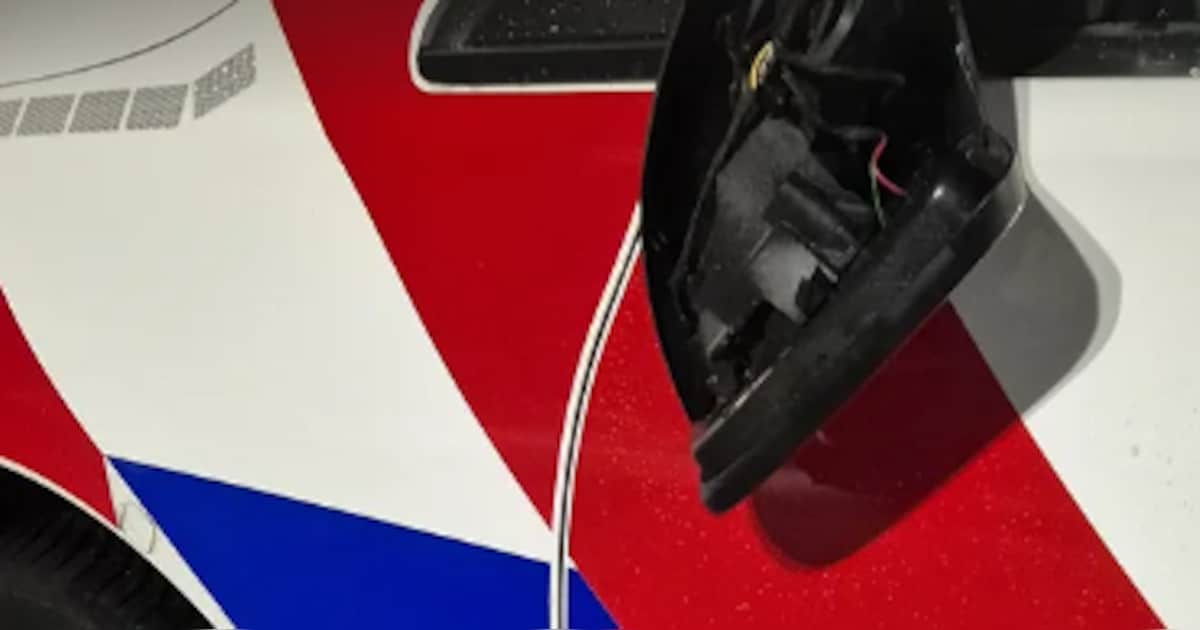 Dronken man in Etten-Leur fietst spiegel politieauto eraf, proces-verbaal voor ‘rijden onder invloed