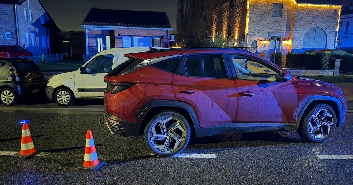 Politie rijdt taxi klem in Schelle, inzittenden kunnen vluchten