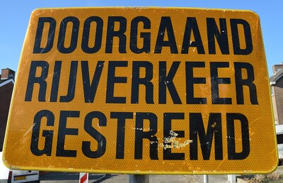 Bram Groenewegeweg in Poortvliet dicht voor asfaltreparaties