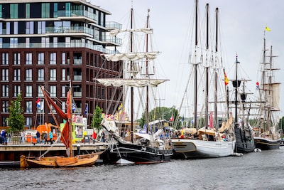 Oudste zeilende vrachtschip ter wereld en de boot van Jacques Brel bij Vlissingen Maritiem