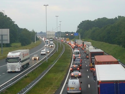 ‘Inhaalverbod voor vrachtwagens op de A58 is goedkoop, eenvoudig en snel in te voeren’