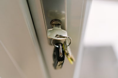 Hebben deze starters eindelijk de sleutel, blijkt hun nieuwe huis gevaarlijk