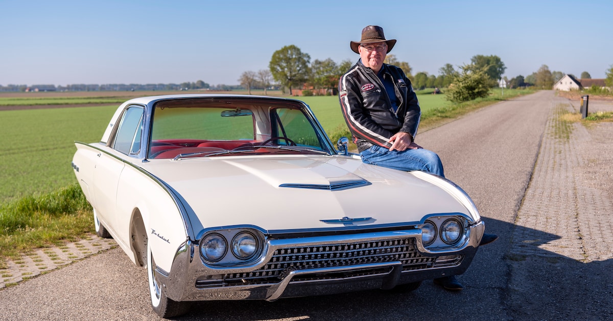 5,25 meter lang, 1,97 meter breed en bijna 2000 kilo: Ronalds Ford Thunderbird is een imposante vers