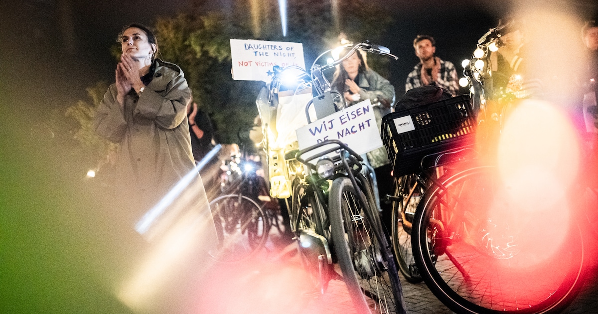 Dolle Mina Zeeland fietst door Middelburg