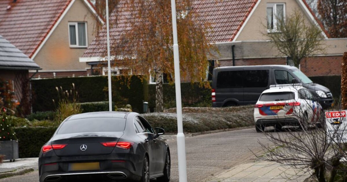 Bestuurder van auto wordt onwel in Ijzendijke