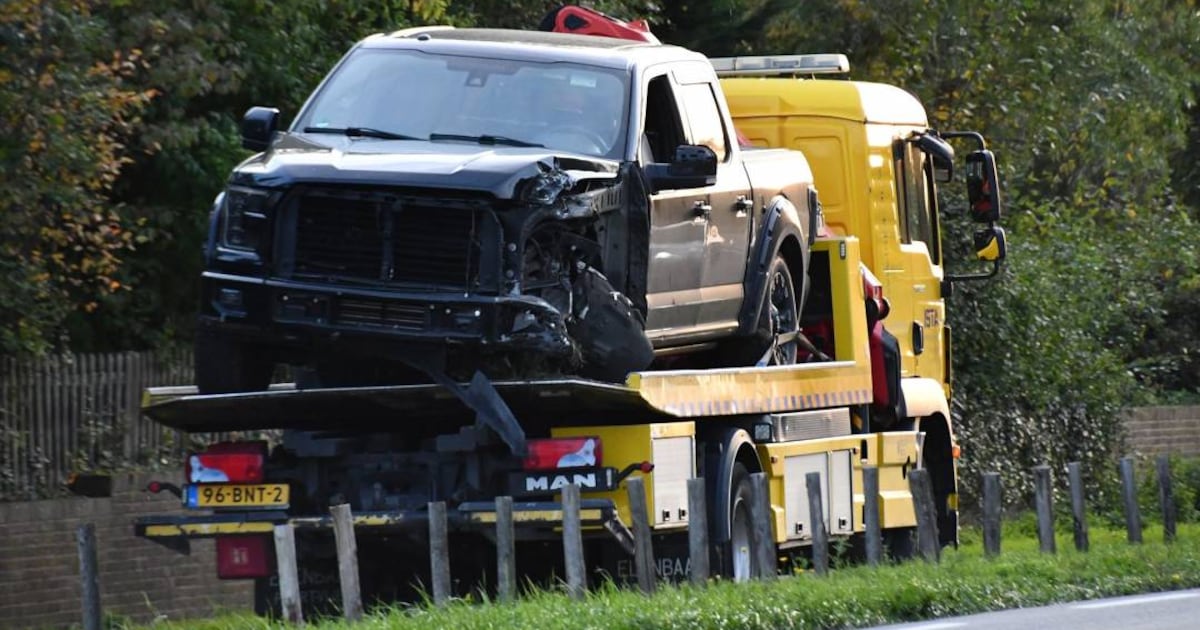 Twee auto's fors beschadigd bij ongeval op N59, gewonde met spoed naar ziekenhuis