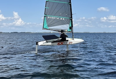 Zeilschool Aquavitesse introduceert innovatief jeugdkamp met foiling zeilboot in Bruinisse