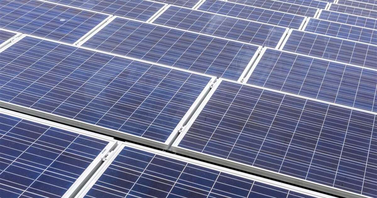 Heel Hoedekenskerke aan de zonnepanelen