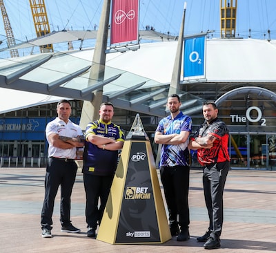 LIVE Premier League Darts | Wie pakt de Premier League Darts-titel? Luke Littler topfavoriet op finaleavond zonder Nederlanders