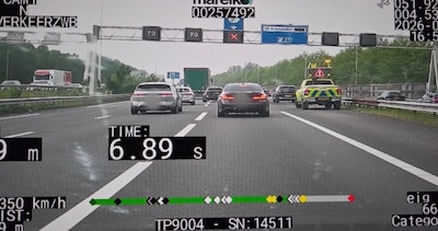 Britten scheuren over A4 bij Steenbergen en negeren rood kruis, politie grijpt in