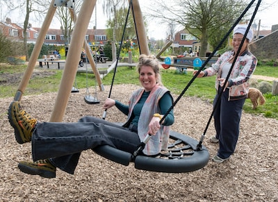 Amanda en Jorien blazen Van Epenpark nieuw leven in: ‘Een huiskamer voor de wijk’