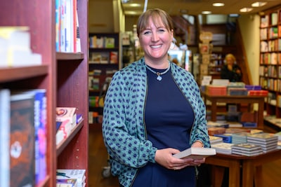 Christa bouwt in haar Zierikzeese boekhandel een bistro: ‘We zitten tot onze oren in het stof, maar op een leuke manier’
