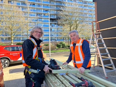 Bouwvak­kers rennen flat in na knal en paniekge­schreeuw: ‘Mensen móésten naar buiten’