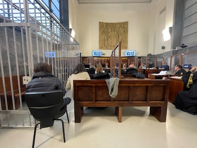 Kille blik van Middelburger in Milaan: verdachte drievoudige moord steekt middelvinger op naar nabestaanden