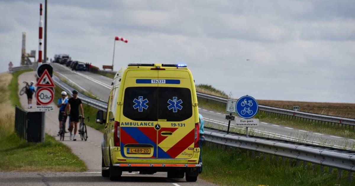 Meerdere gewonden bij ongeval met fietsers op Zeelandbrug, N256 afgesloten