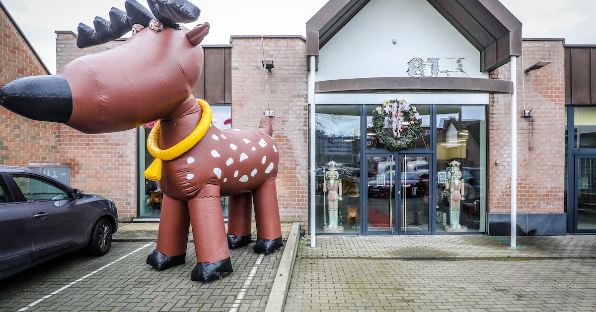 Kerstkoopjes doen in leegstaand winkelpand in Fort Lapin in Brugge