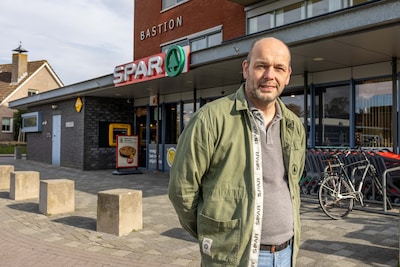 Arie wil niet stoppen met zijn supermarkt, maar ‘het gaat niet meer’