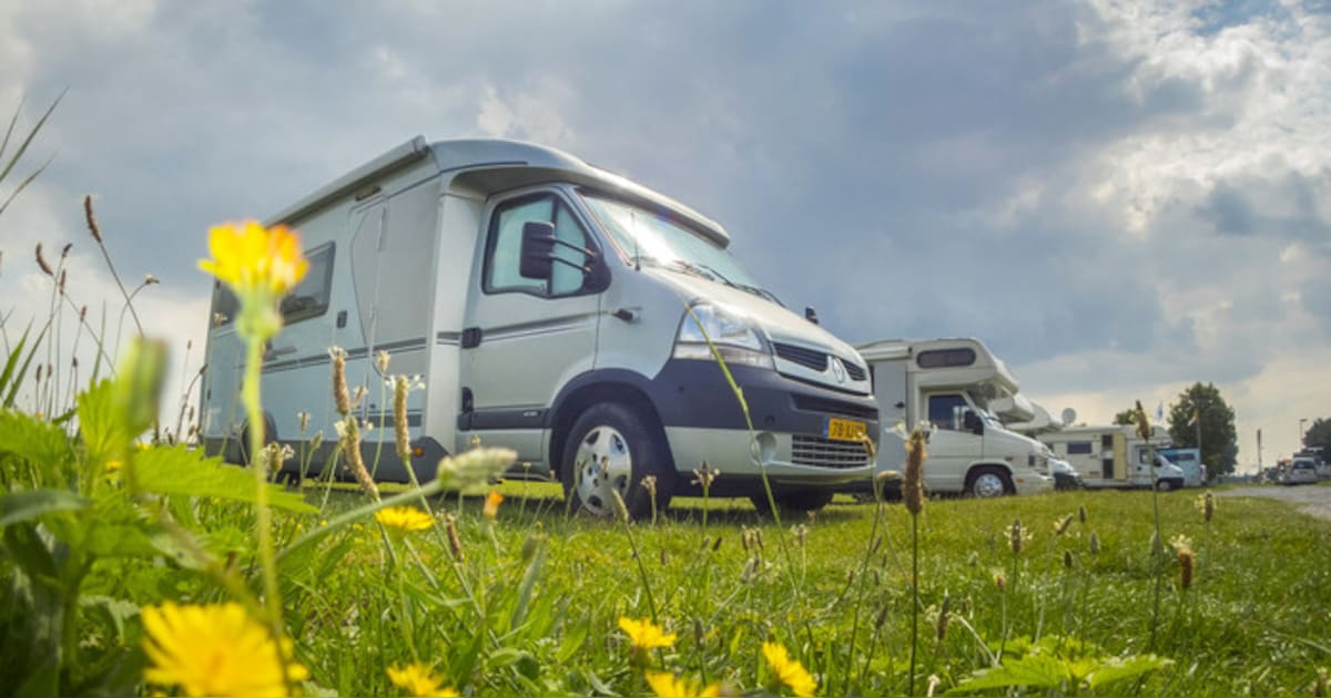 Grapjas kopieert handhavingsbrief en stopt ze onder ruitenwissers ...