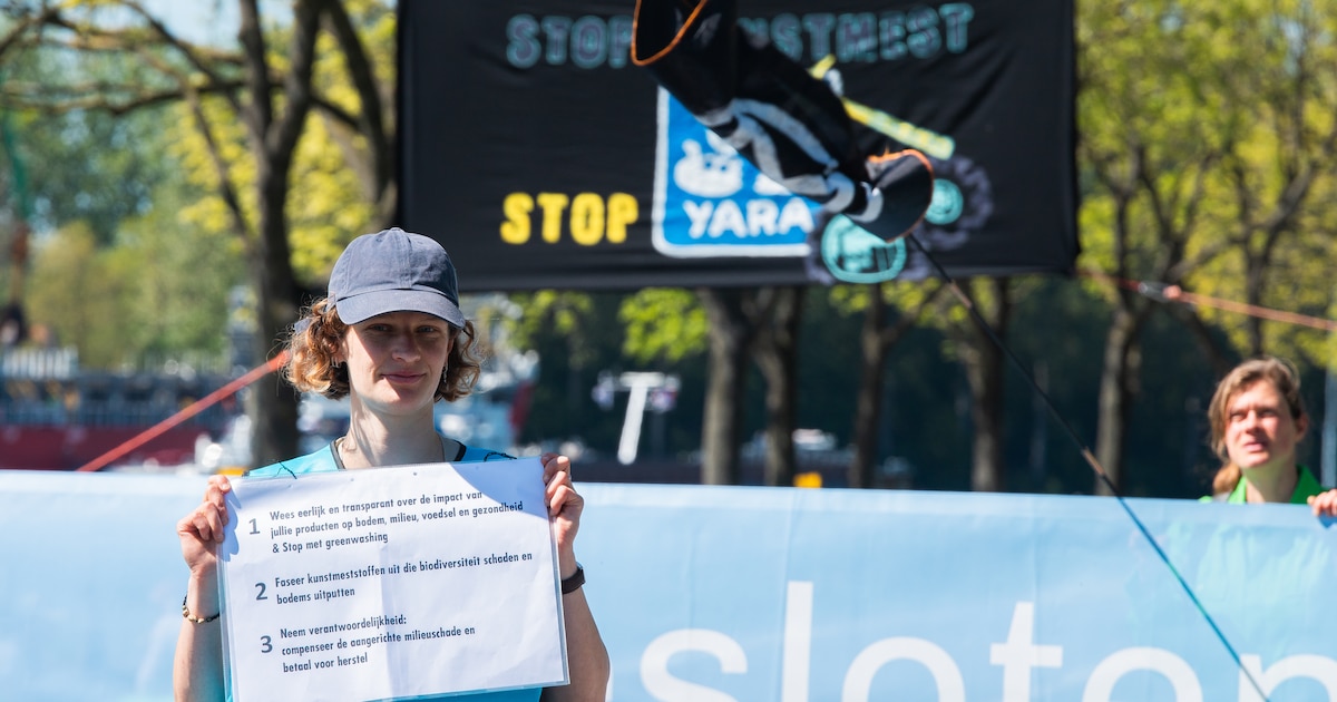 Extinction Rebellion protesteert bij Yara, terrein wordt deels versperd