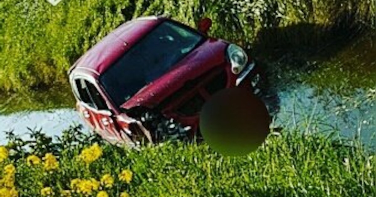Auto in de sloot bij Kerkwerve