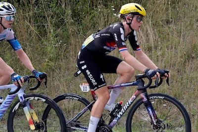 LIVE Tour de France Femmes | Kopgroep met drie Nederlanders begint aan Madeleine, wat kan Vollering op slotklim?