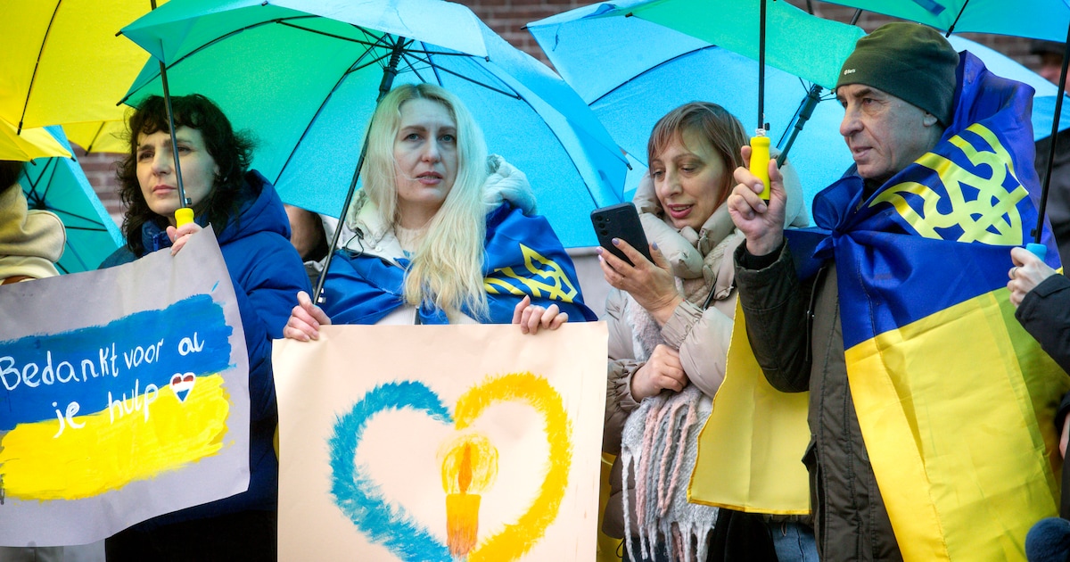 Herdenking vier jaar oorlog Oekraïne: tocht met hymne vanaf Petrus en Pauluskerk
