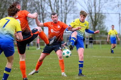 Dit zijn de uitslagen, doelpuntenmakers en wedstrijdverslagen van het amateurvoetbal op zondag