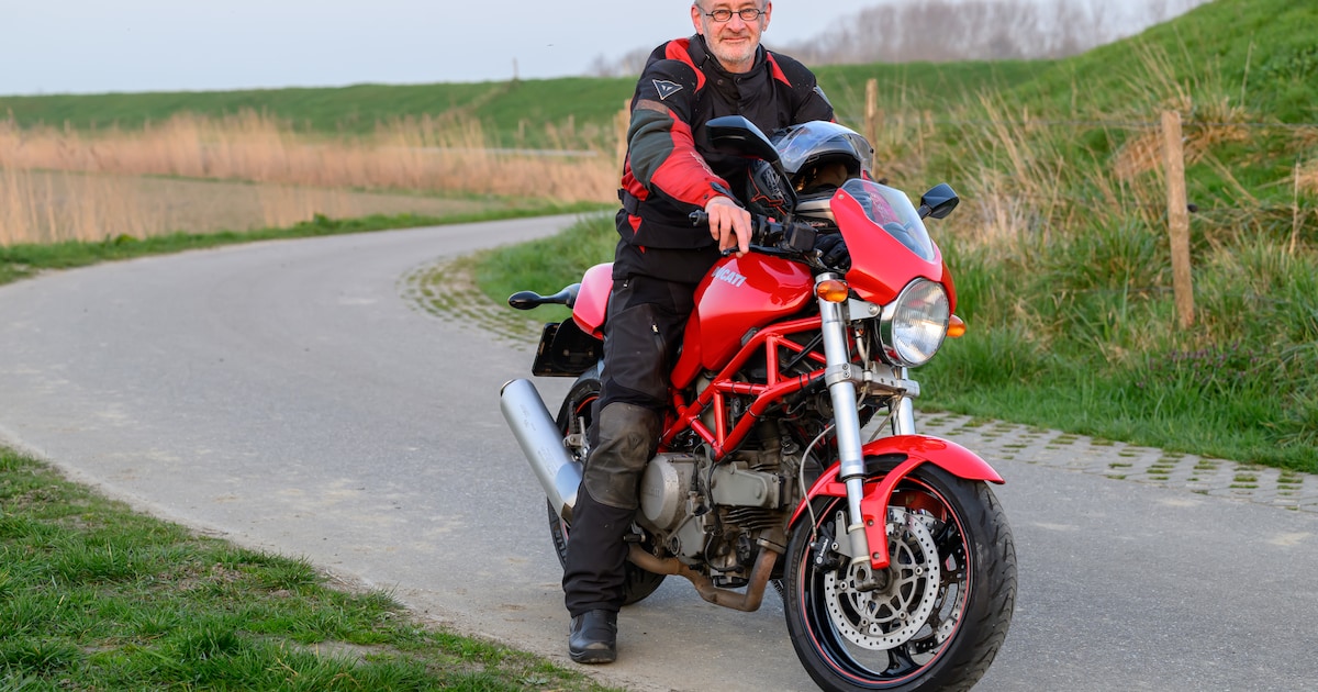 Piet is niet zo'n snelheidsduivel, toch rijdt hij al 20 jaar op zijn geliefde Ducati: 'Gevoel van vr
