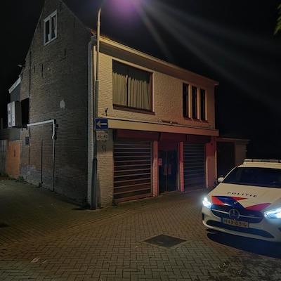 Jongeren proberen leegstaand casino Axel binnen te gaan