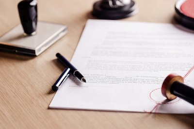 Haar man kan amper nog iets, maar met dit document kan zijn vrouw toch alle financiën regelen