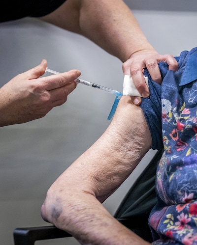 Rien geloofde zijn ogen niet toen hij zijn pneumokokkenvaccin kwam halen: 'Er stonden wel honderd mensen in de rij'