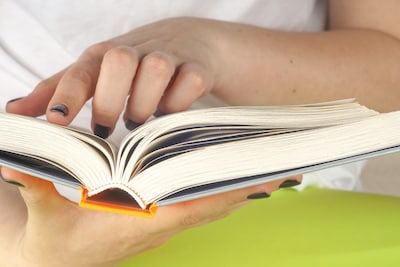 Lokale finale van voorleeswedstrijd in Sint-Maartensdijk