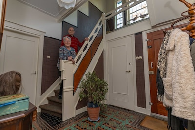Dirk en Corrie wonen in voormalige burgemeestersvilla op Flupland: ‘Die statige hal en trap blijven imposant’