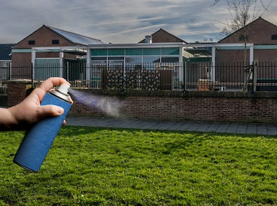 Angst in Bergse moslimgemeenschap na graffiti op basisschool: ‘Het voelt alsof groepen tegen elkaar worden opgezet’