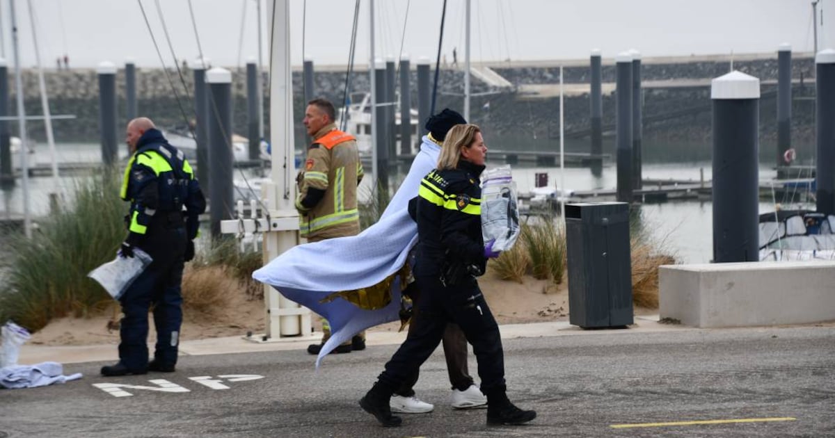 Bootje met vluchtelingen ligt voor de kust bij Cadzand: 'Willen niet aan land'