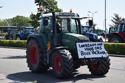 LIVE boerenprotest | Protest van Zeeuwse boeren trekt veel bekijks, problemen voor verkeer vallen voorlopig mee