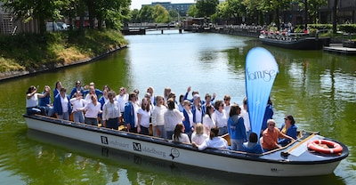Letterlijk Rock the Boat: zingende ‘madammen’ kapen rondvaar