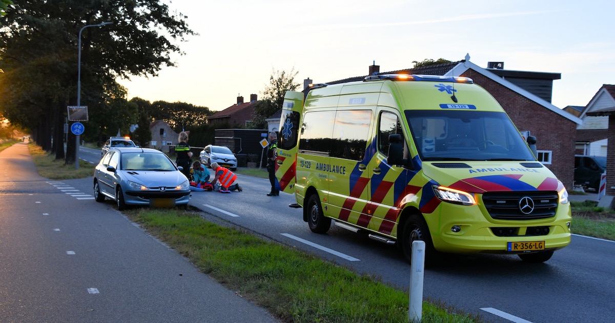 Fietser gewond na botsing met auto in Heinkenszand.