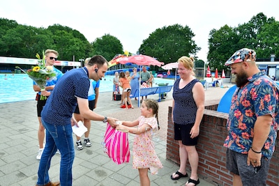 Zwembad in Steenbergen tikt nu al de 50.000 bezoekers aan, ook topdrukte op andere plaatsen