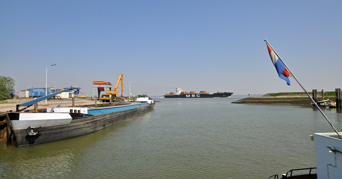 Kadewand in haven Walsoorden staat op instorten