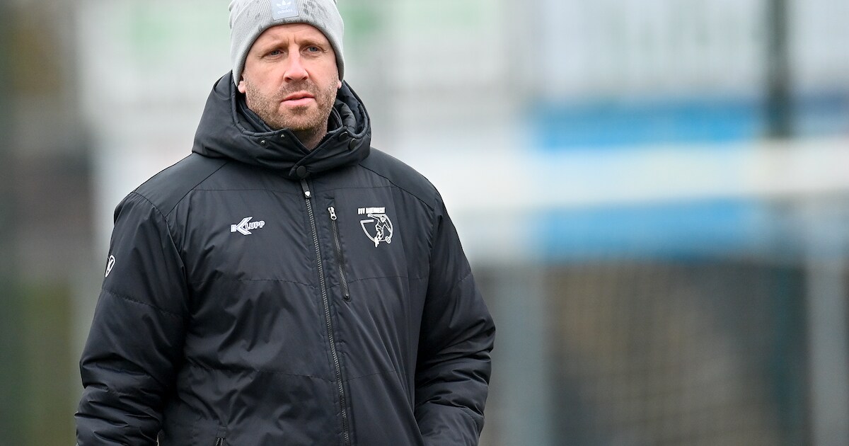 Vertrekkende assistenten van Barendrecht naar buurman Smitshoek: Van Lare en Van den Ent tekenen