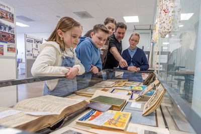 Honderd jaar Eben Haëzerschool in Tholen: geen gesloten refobastion, maar een school met de luiken open