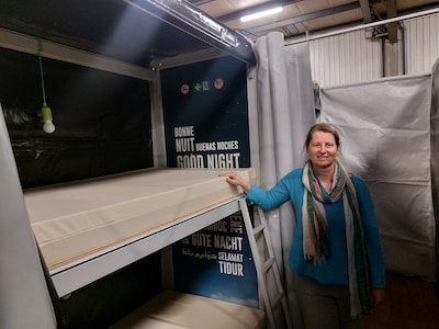 Goes maakt Zeelandhallen opnieuw klaar voor noodopvang: 220 asielzoekers krijgen slaapcabines met meer privacy