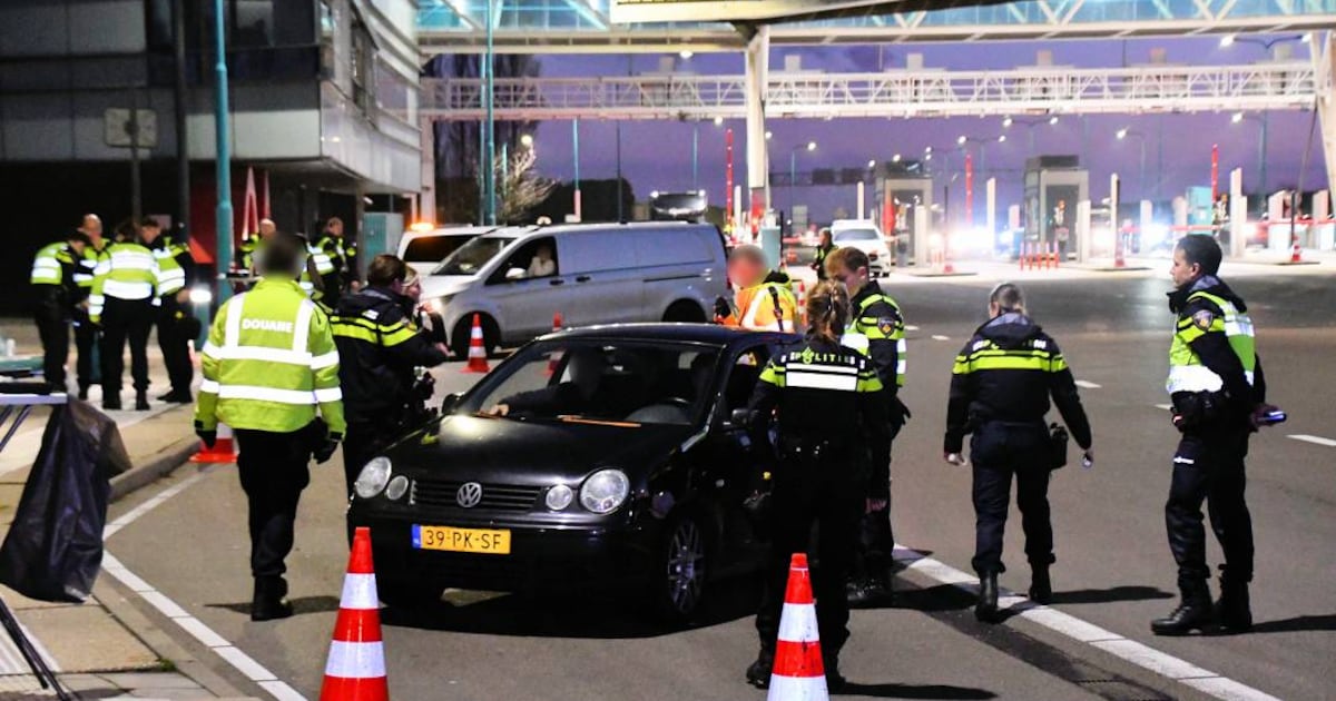 Flinke hoeveelheid illegaal vuurwerk in beslag genomen bij grote verkeerscontrole Westerscheldetunne