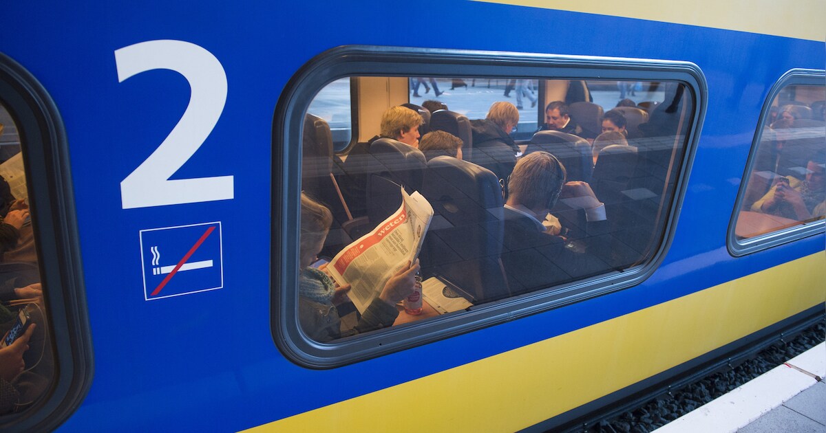 Man glijdt uit en komt met been onder trein in Beilen