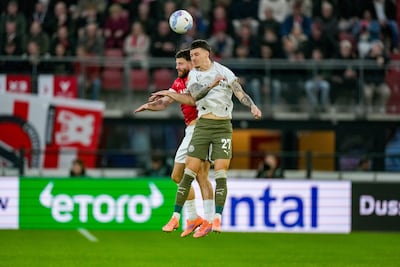 LIVE eredivisie | PSV profiteert van blunder en komt razendsnel op voorsprong, AZ-debutant krijgt al na één minuut geel
