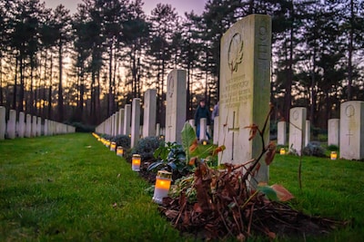 In beeld: bekijk hier de foto's van lichtjes op de oorlogsgraven