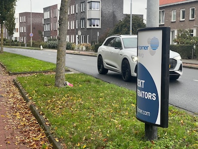 Bezorgde Vlissingse waarschuwde herhaaldelijk voor het reclamebord bij de oversteek